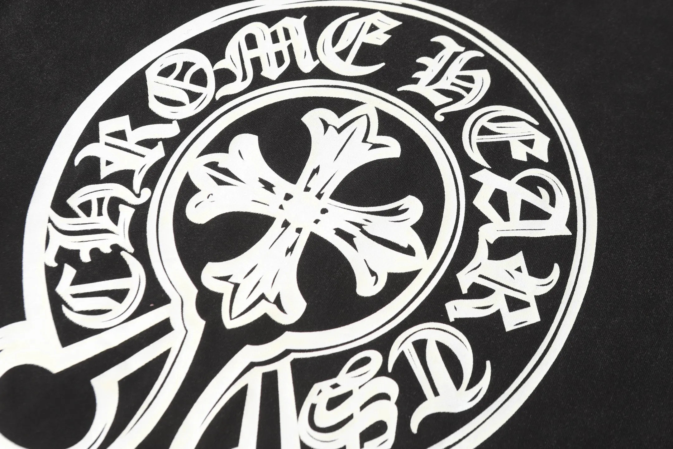🅿️180 Chrome hearte/Chrome heart ch 25ss early spring new Sanskrit logo washed T-shirt short sleeves. A must-have item for daily commuting for men and women in light luxury. The correct version is welcome to compare. Detailed features ·280g 100% cotton double yarn jersey fabric ·Special thickened 32 pieces of double-strand 1x1 thread in the same vat ·Double-needle cross-stitch technology ·Original main mark washed hangtag COLOUR: Washed black SIZE：xs-l